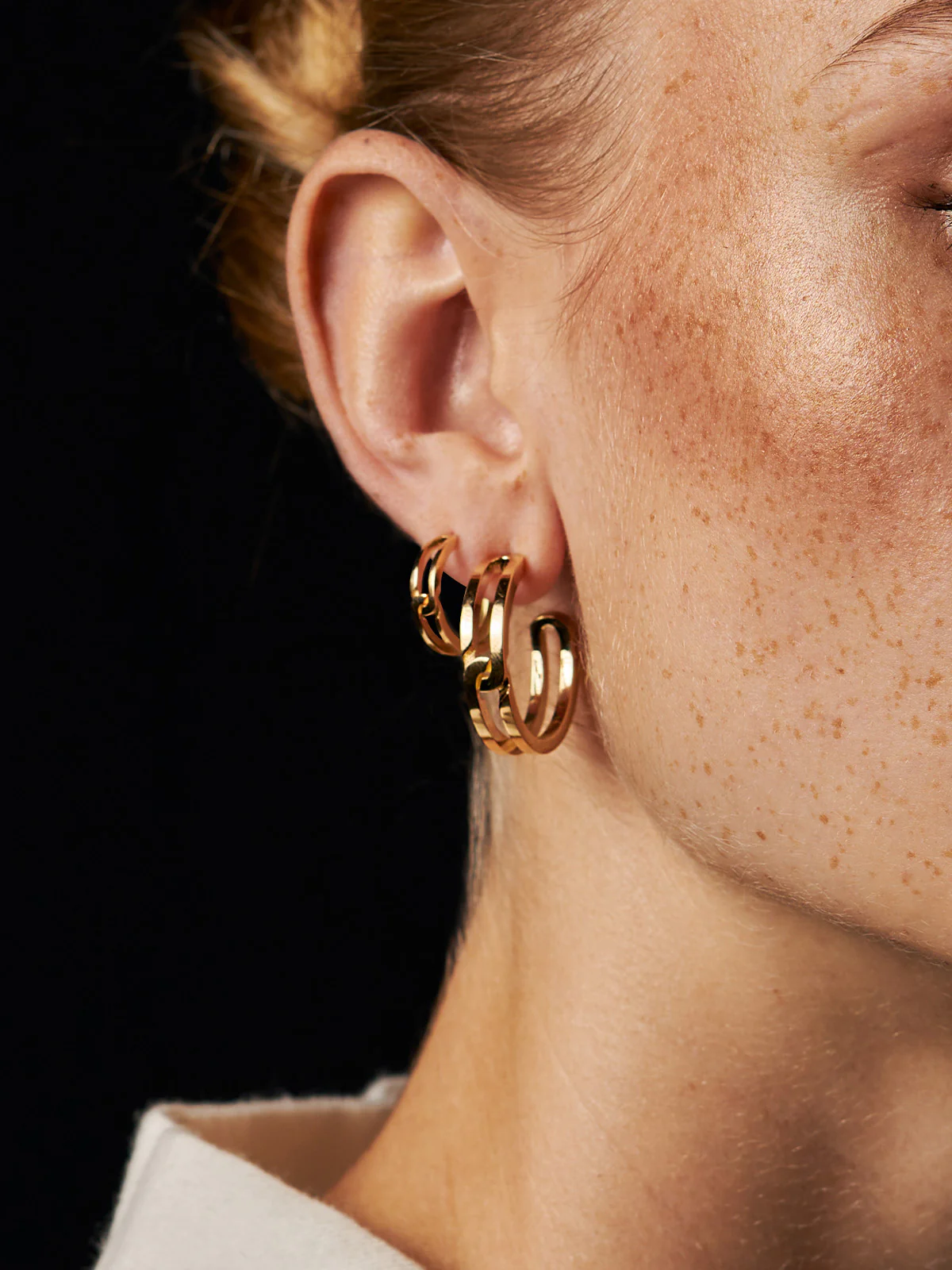 THE GASP EARRING SMALL GOLD PAIR - Image 5