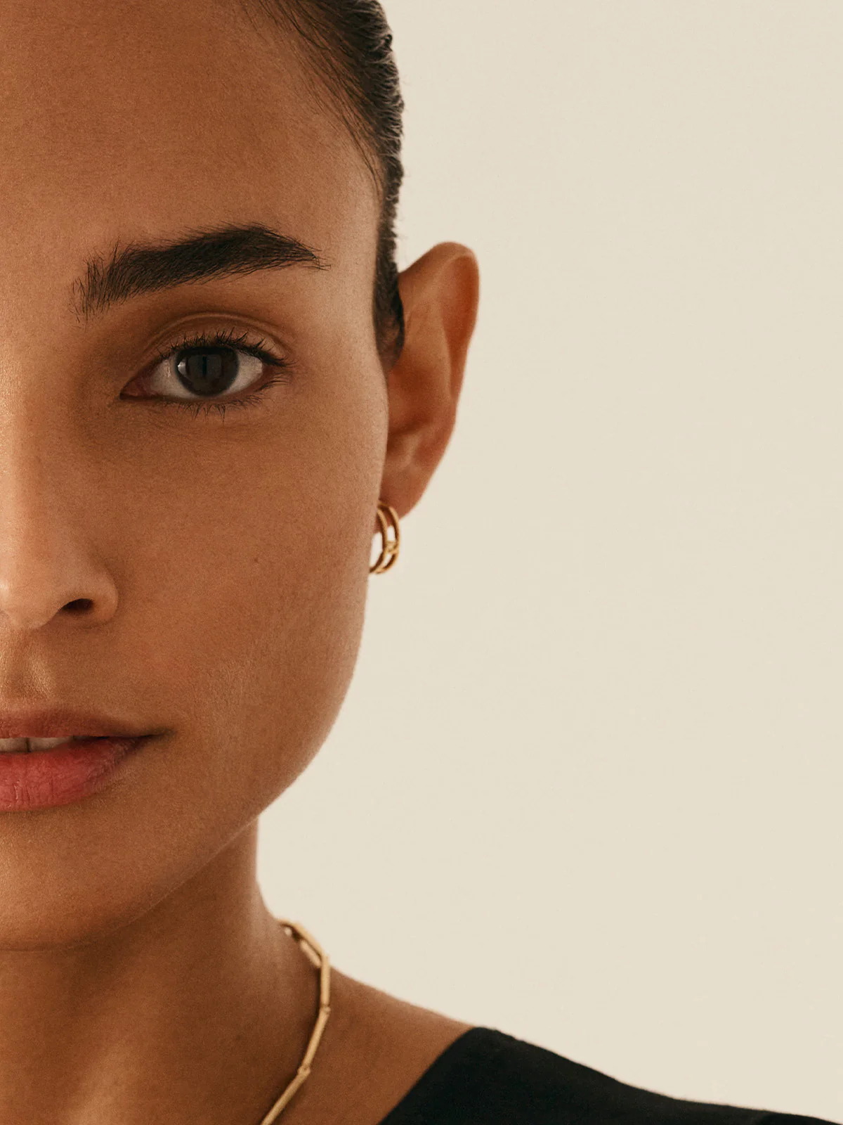 THE GASP EARRING SMALL GOLD PAIR - Image 2